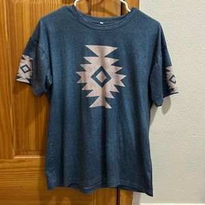 Women’s Medium Az Tec Short Sleeve T-Shirt